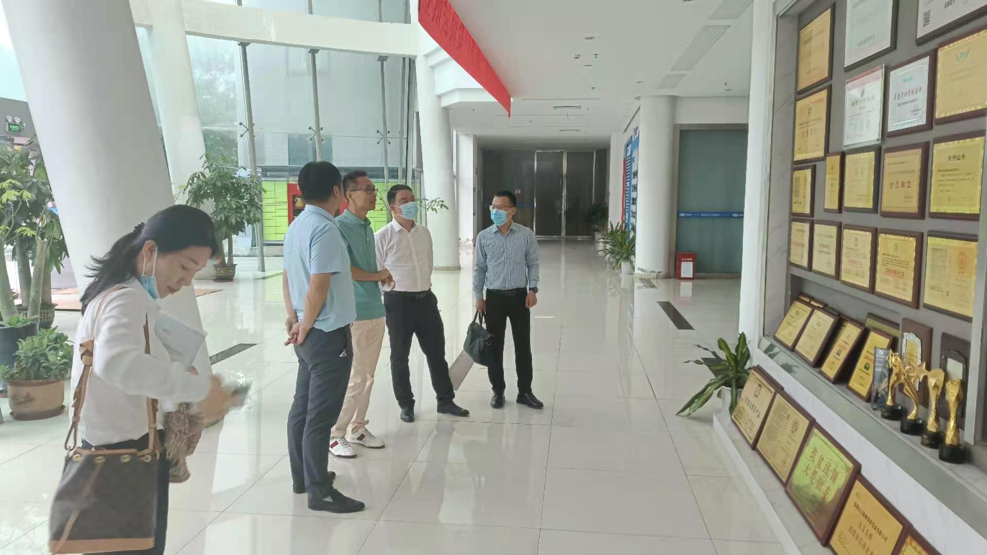 【企業(yè)新聞】明光市招商考察團(tuán)蒞臨漢斯頓集團(tuán)，開(kāi)展參觀考察
